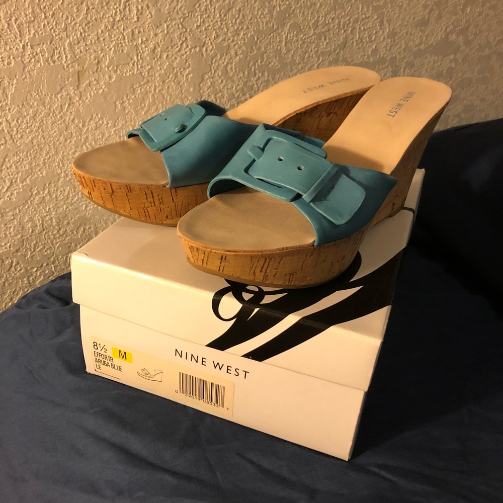 🎉HP🎊💕Nine West Aruba Blue sandals/wedges